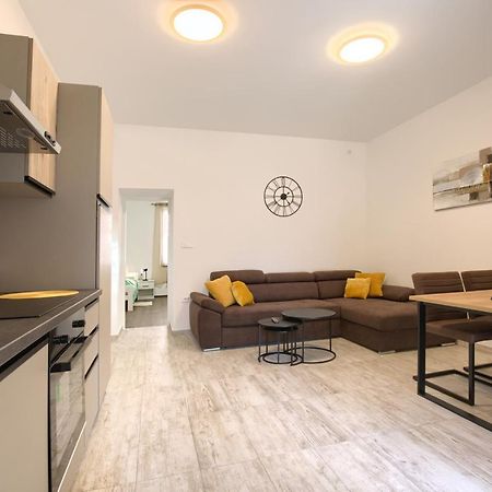 Amphitheater 3+2 Modern Apartment With Terrace, Wifi, Netflix Pula Exterior foto